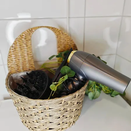 Haermaelaen Kotoisa - Valoisa Yksioe - Free Parking & Wifi Apartment Tampere