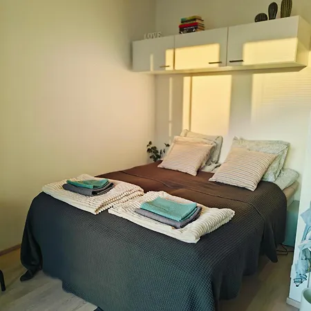 Апартаменты Haermaelaen Kotoisa - Valoisa Yksioe - Free Parking & Wifi