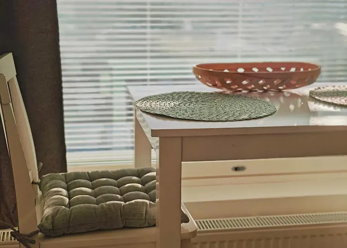 Haermaelaen Kotoisa - Valoisa Yksioe - Free Parking & Wifi Apartamento *